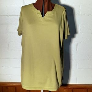 Roaman's pistachio green V neck Tee 16/18